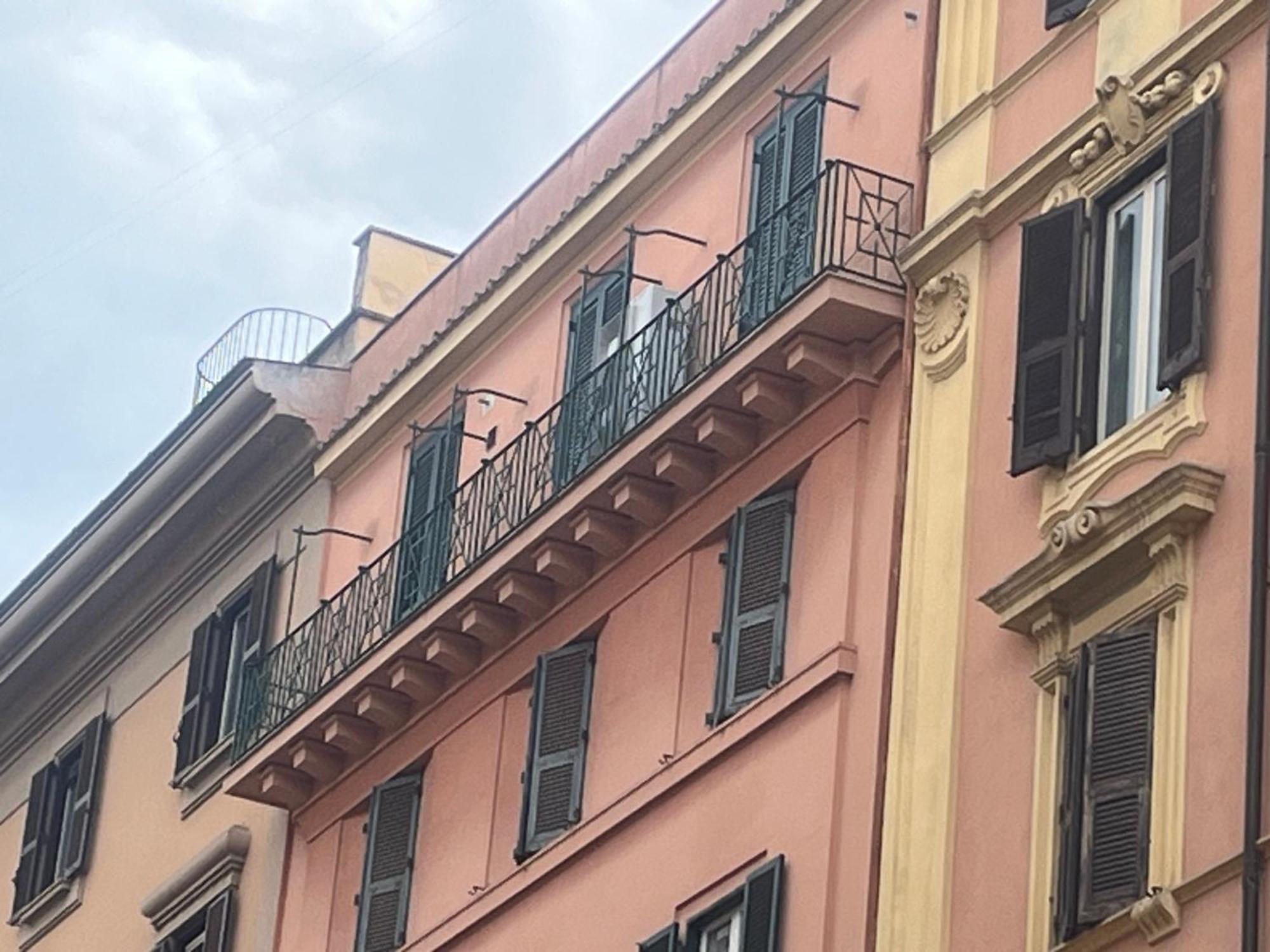 At Your Place, Rome